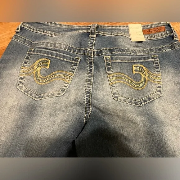 American Rag Mid Rise Blue Jeans - Picture 6 of 9